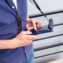 Vízálló mobiltelefon tartó max 6,7 hüvelykes (15 x 7,5 cm) készülékekhez - KÉK